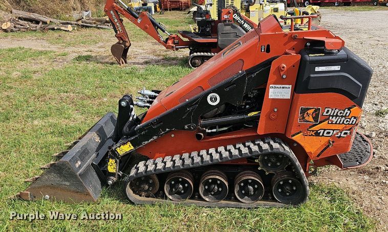 image for item NP9047 2019 Ditch Witch SK1050  compact utility loader