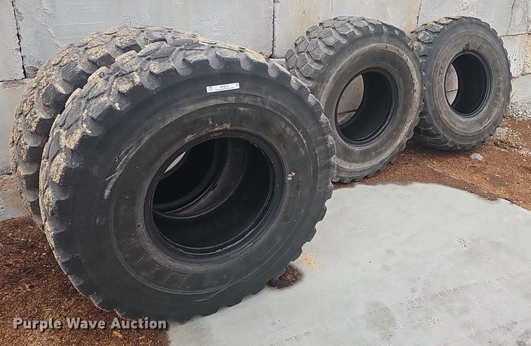 image for item NP9058 (4) Titan 20.5/R25 tires