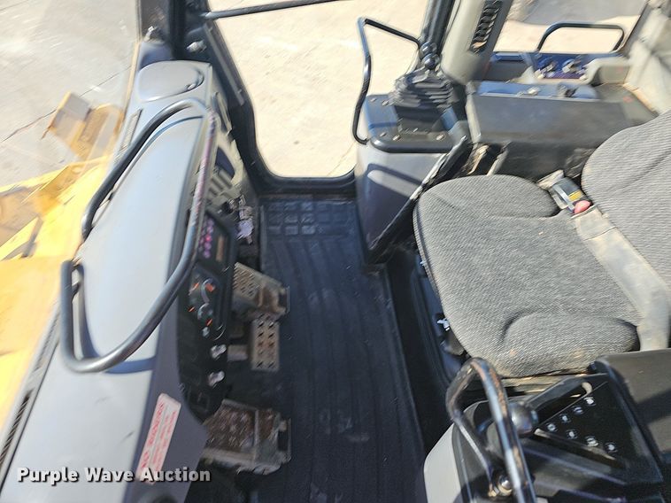 image for item NP9092 2007 Caterpillar 953C  track loader