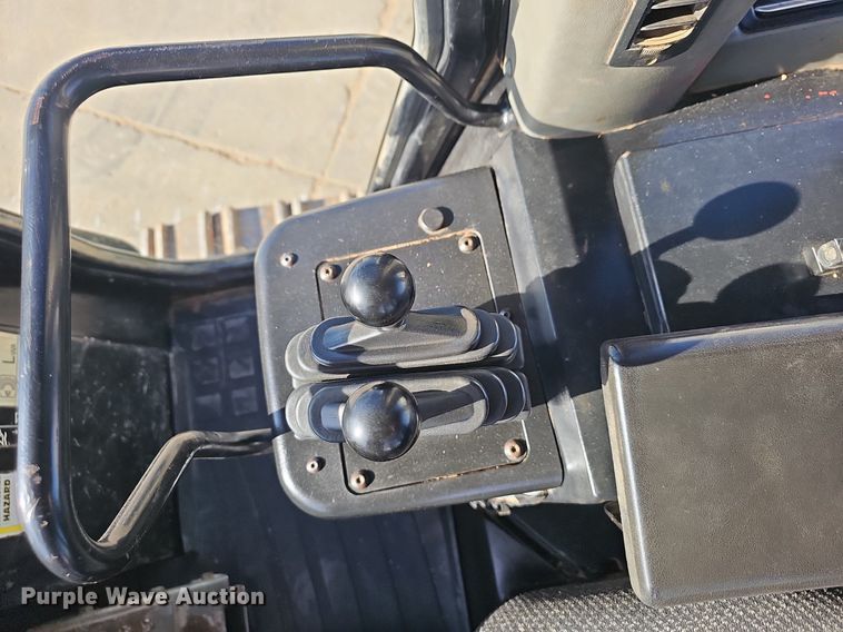 image for item NP9092 2007 Caterpillar 953C  track loader