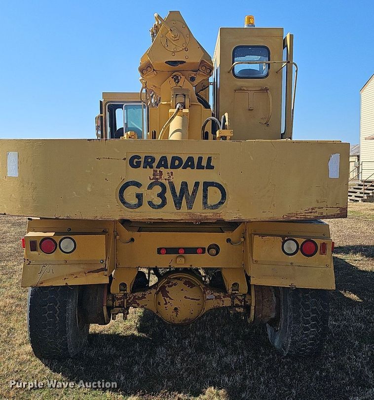 image for item NP9116 1997 Gradall G3WD  wheeled excavator