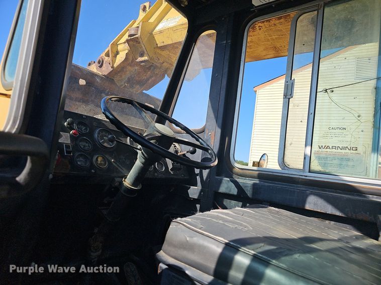 image for item NP9116 1997 Gradall G3WD  wheeled excavator