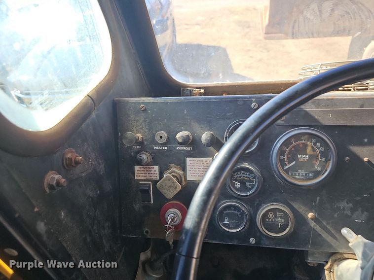 image for item NP9116 1997 Gradall G3WD  wheeled excavator