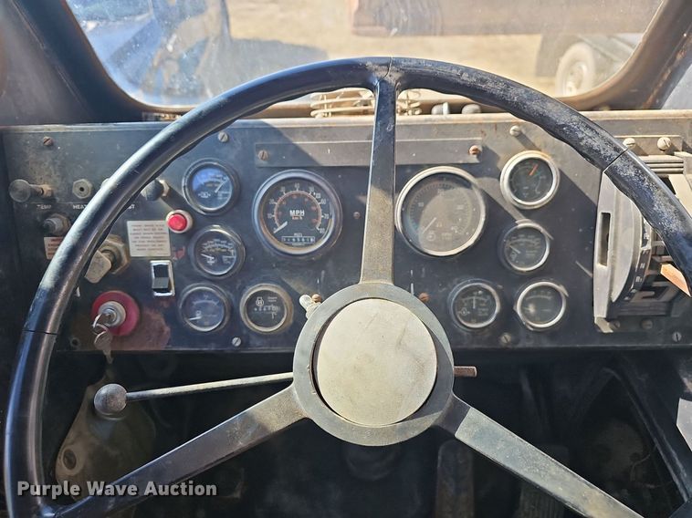 image for item NP9116 1997 Gradall G3WD  wheeled excavator