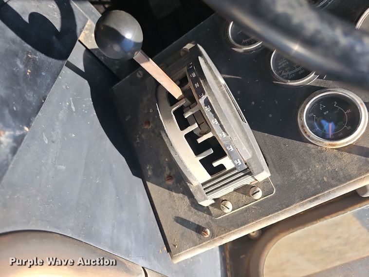 image for item NP9116 1997 Gradall G3WD  wheeled excavator