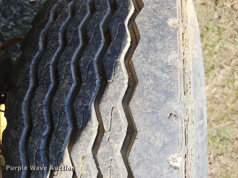 image for item NP9116 1997 Gradall G3WD  wheeled excavator