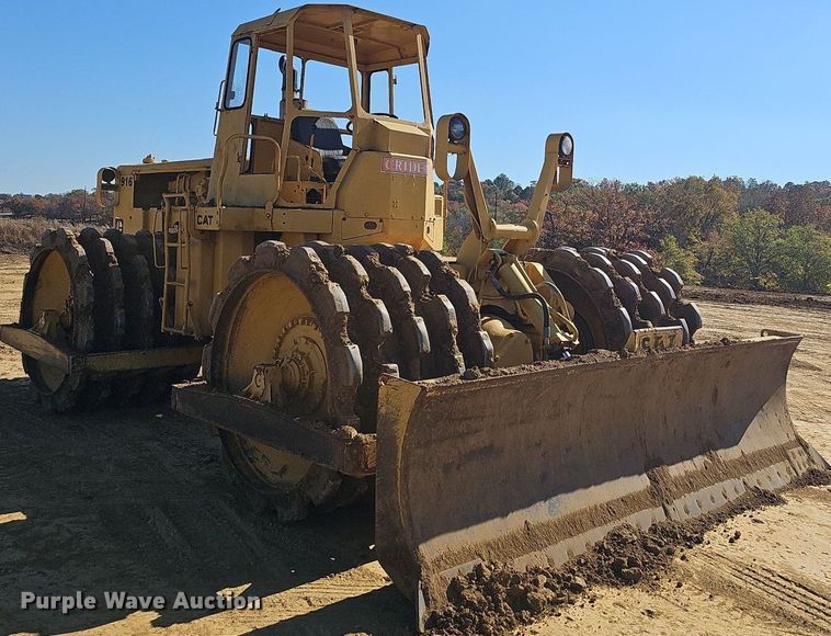 image for item NP9120 1973 Caterpillar 825B  soil compactor