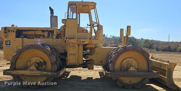 image for item NP9120 1973 Caterpillar 825B  soil compactor