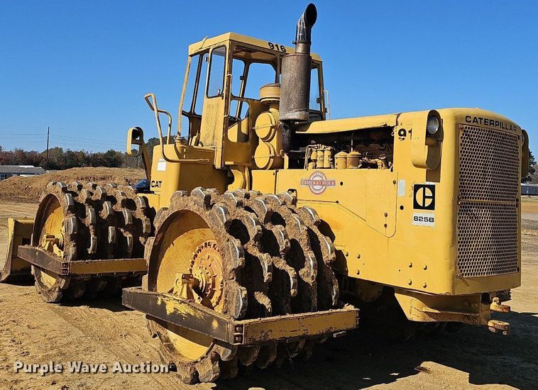 image for item NP9120 1973 Caterpillar 825B  soil compactor