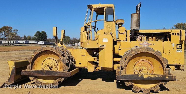 image for item NP9120 1973 Caterpillar 825B  soil compactor