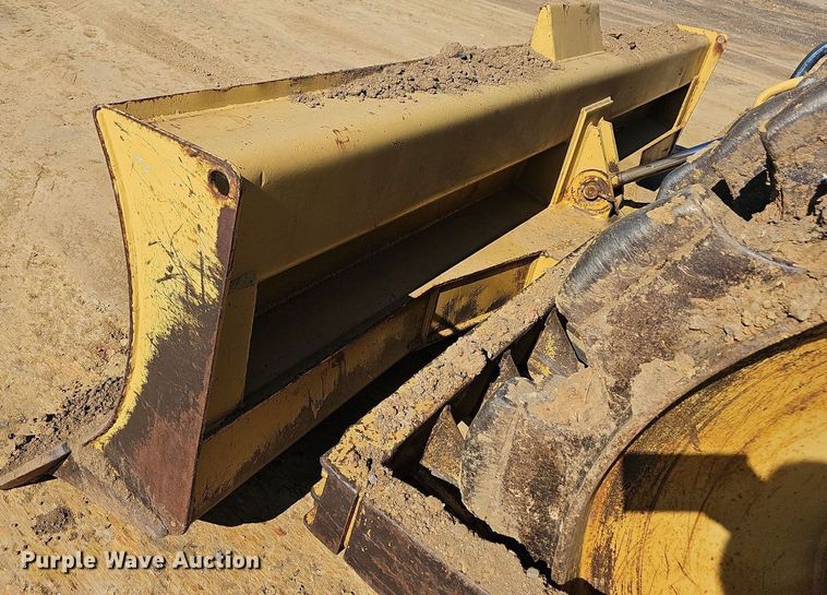 image for item NP9120 1973 Caterpillar 825B  soil compactor