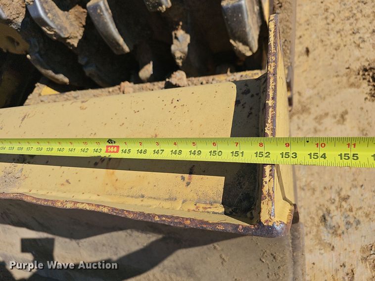 image for item NP9120 1973 Caterpillar 825B  soil compactor