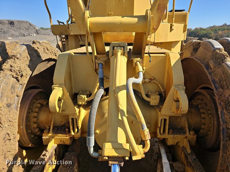 image for item NP9120 1973 Caterpillar 825B  soil compactor