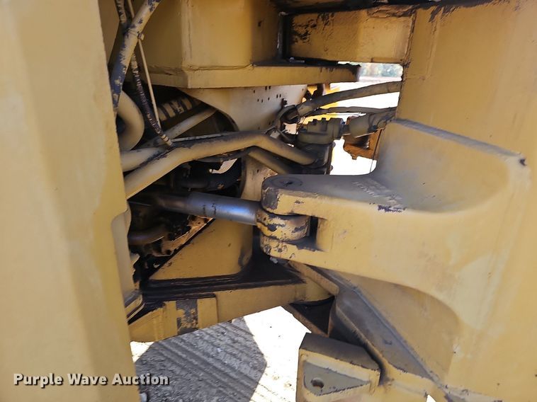 image for item NP9120 1973 Caterpillar 825B  soil compactor