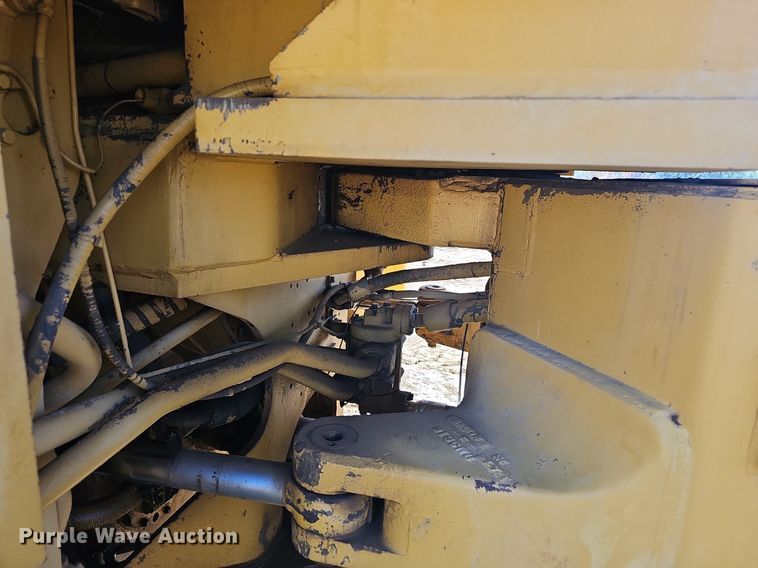 image for item NP9120 1973 Caterpillar 825B  soil compactor