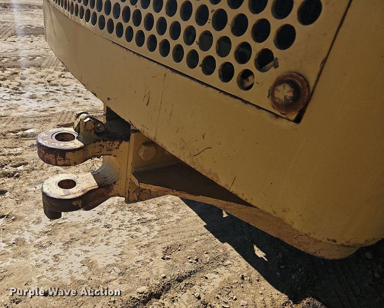 image for item NP9120 1973 Caterpillar 825B  soil compactor