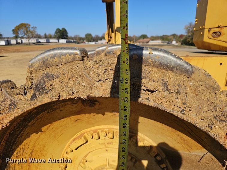 image for item NP9120 1973 Caterpillar 825B  soil compactor