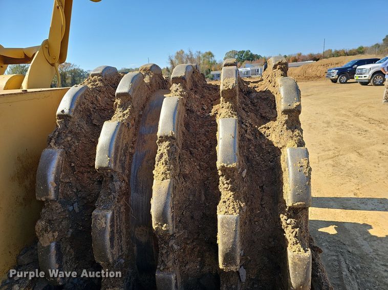 image for item NP9120 1973 Caterpillar 825B  soil compactor