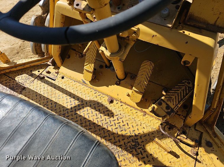 image for item NP9120 1973 Caterpillar 825B  soil compactor