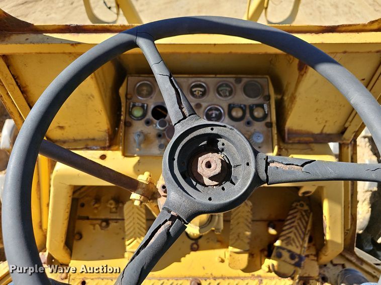 image for item NP9120 1973 Caterpillar 825B  soil compactor