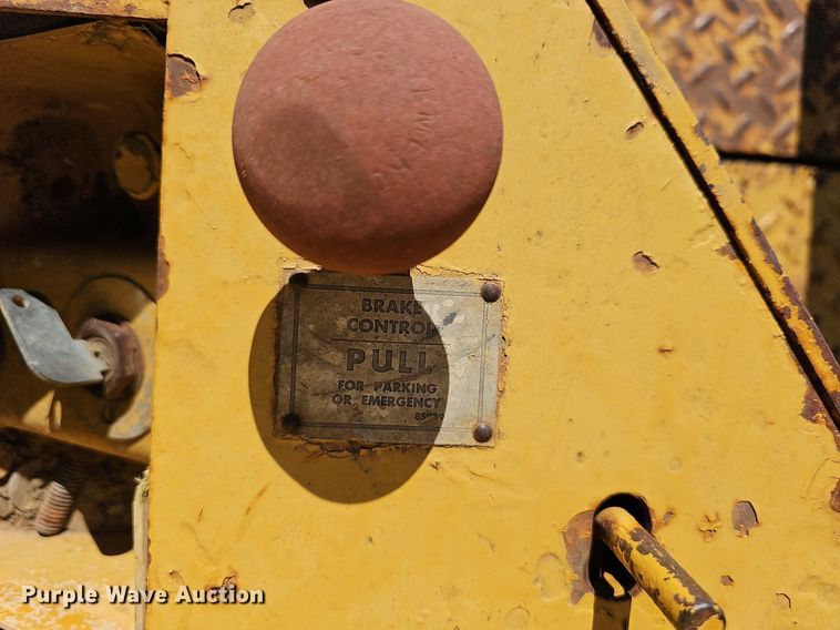 image for item NP9120 1973 Caterpillar 825B  soil compactor