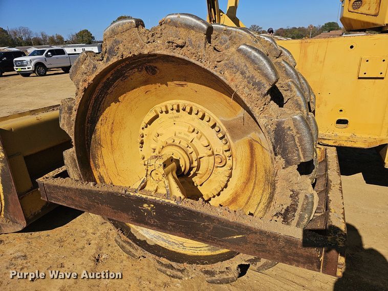 image for item NP9120 1973 Caterpillar 825B  soil compactor