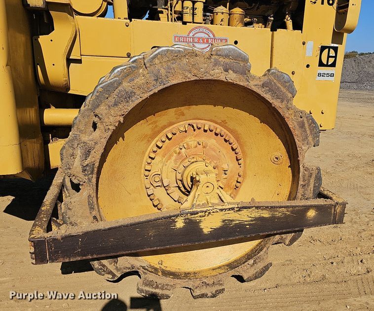 image for item NP9120 1973 Caterpillar 825B  soil compactor