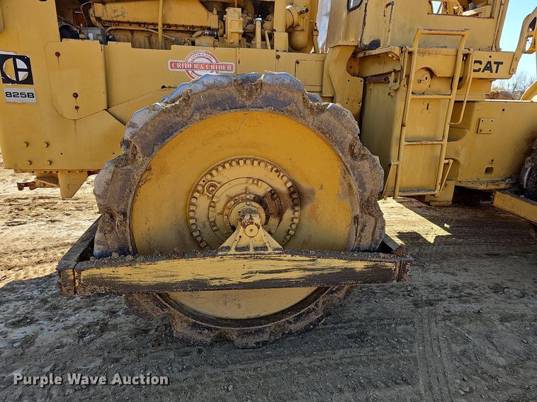 image for item NP9120 1973 Caterpillar 825B  soil compactor