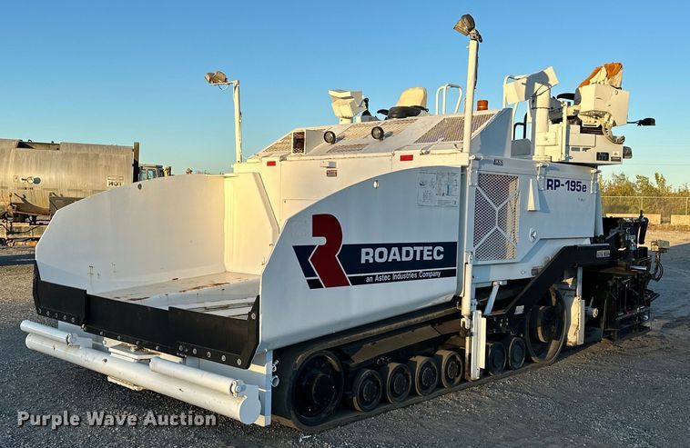 image for item NQ9470 2011 Roadtec RP-195E  paver