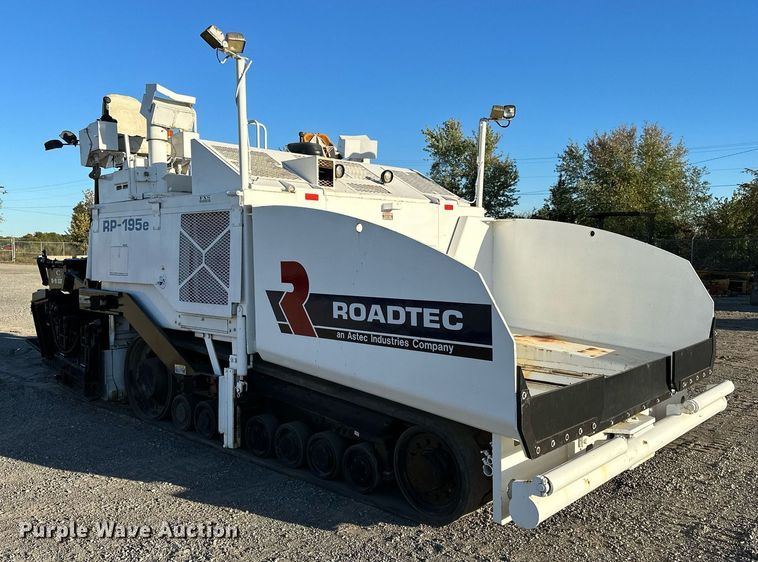 image for item NQ9470 2011 Roadtec RP-195E  paver
