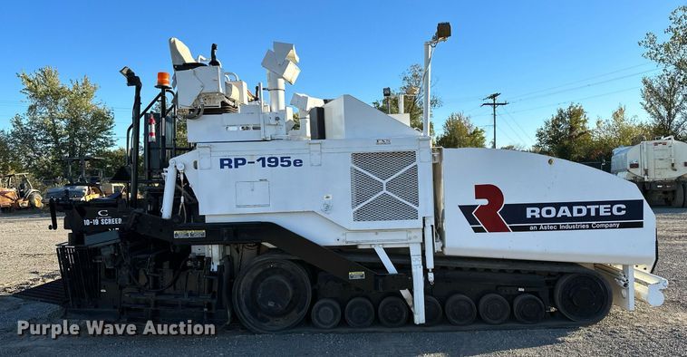 image for item NQ9470 2011 Roadtec RP-195E  paver