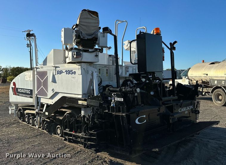 image for item NQ9470 2011 Roadtec RP-195E  paver