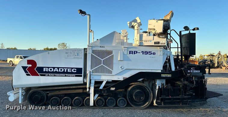 image for item NQ9470 2011 Roadtec RP-195E  paver