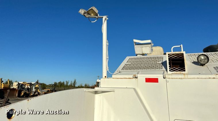 image for item NQ9470 2011 Roadtec RP-195E  paver