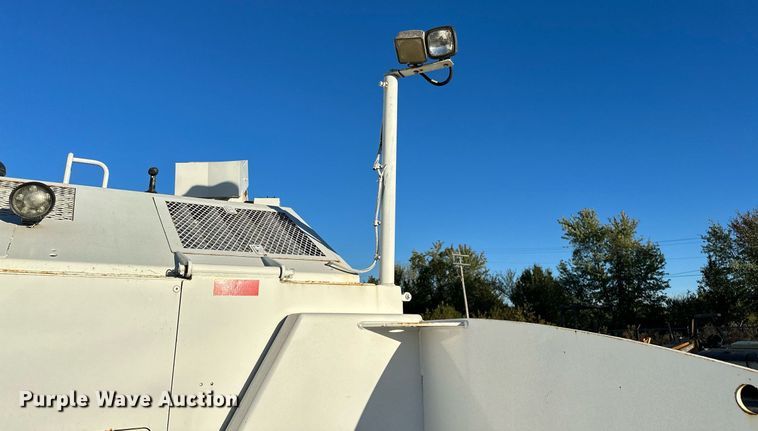 image for item NQ9470 2011 Roadtec RP-195E  paver