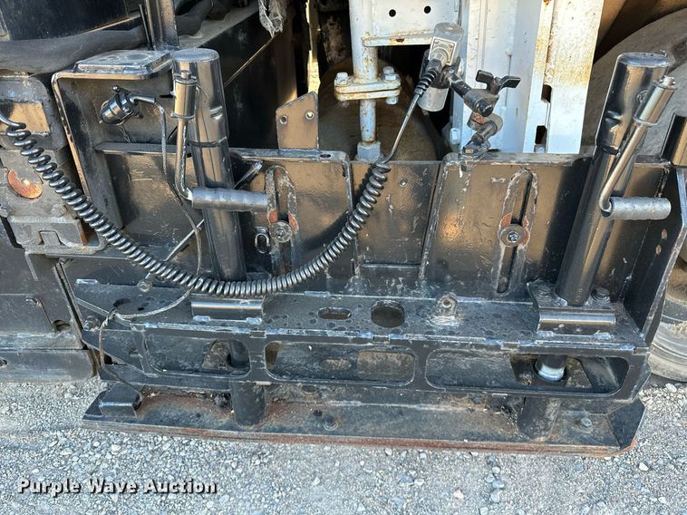 image for item NQ9470 2011 Roadtec RP-195E  paver