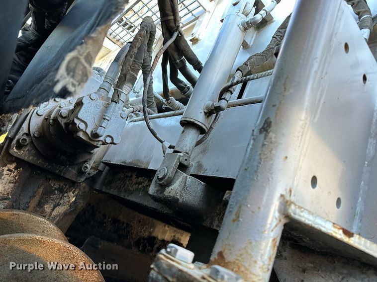 image for item NQ9470 2011 Roadtec RP-195E  paver