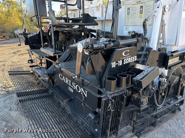 image for item NQ9470 2011 Roadtec RP-195E  paver