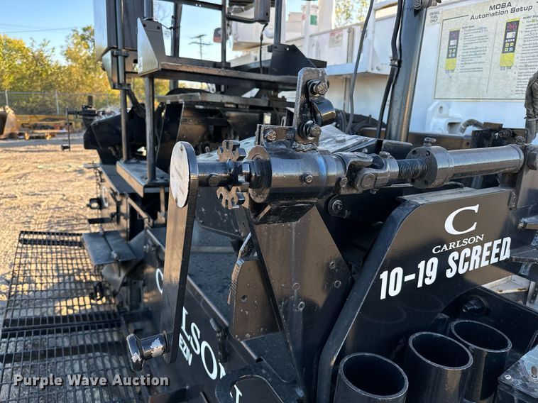 image for item NQ9470 2011 Roadtec RP-195E  paver