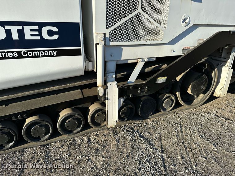 image for item NQ9470 2011 Roadtec RP-195E  paver