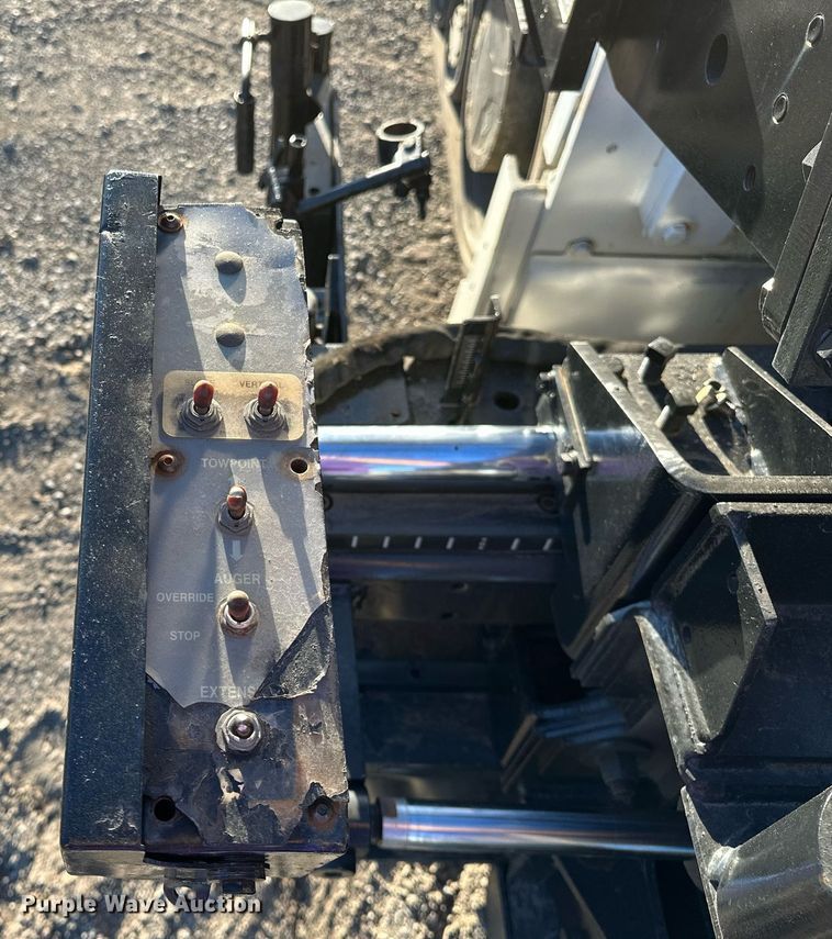 image for item NQ9470 2011 Roadtec RP-195E  paver