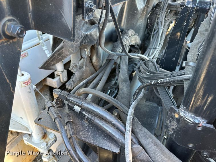 image for item NQ9470 2011 Roadtec RP-195E  paver