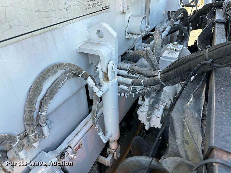 image for item NQ9470 2011 Roadtec RP-195E  paver