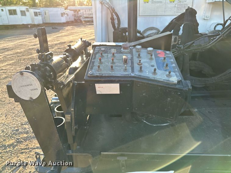 image for item NQ9470 2011 Roadtec RP-195E  paver