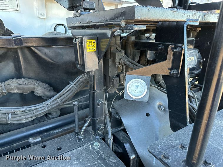 image for item NQ9470 2011 Roadtec RP-195E  paver