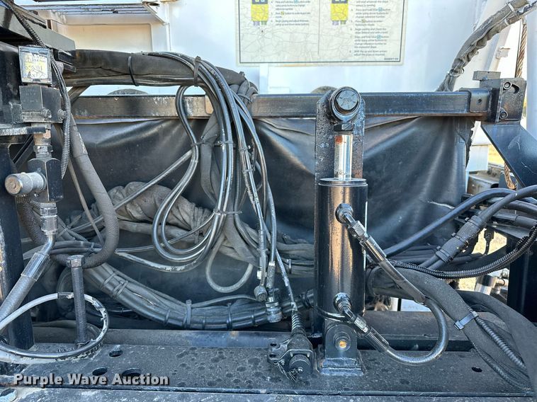 image for item NQ9470 2011 Roadtec RP-195E  paver