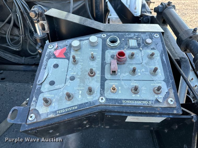 image for item NQ9470 2011 Roadtec RP-195E  paver