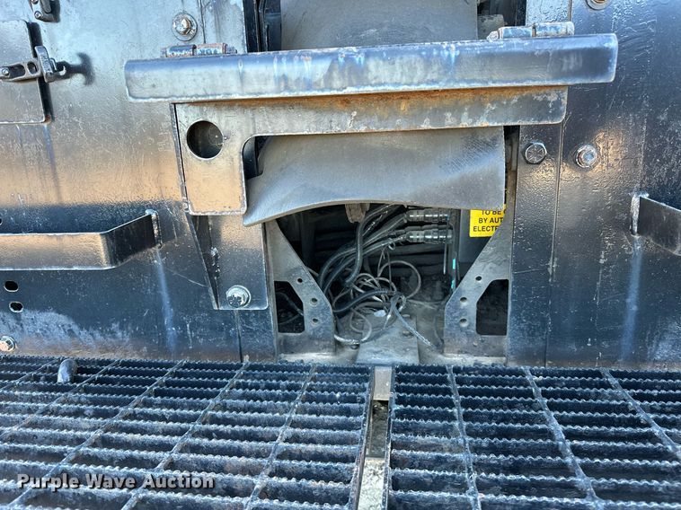 image for item NQ9470 2011 Roadtec RP-195E  paver