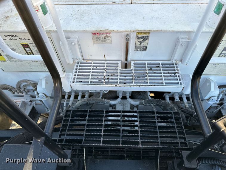 image for item NQ9470 2011 Roadtec RP-195E  paver