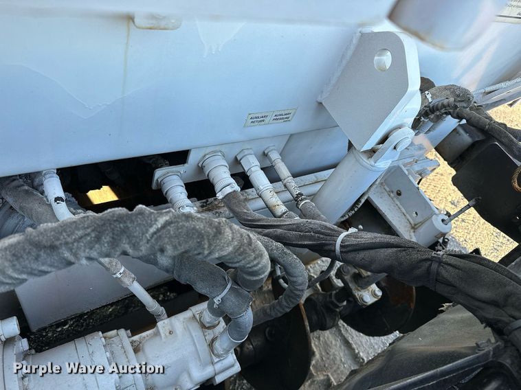 image for item NQ9470 2011 Roadtec RP-195E  paver